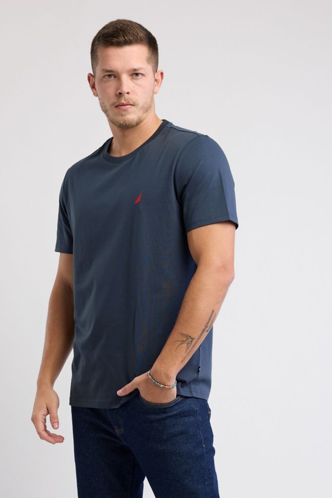 טי שירט Nautica לגברים עם לוגו רקום