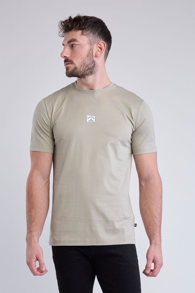 טי שירט עם שרוולים קצרים ותווית לוגו Nautica לגברים