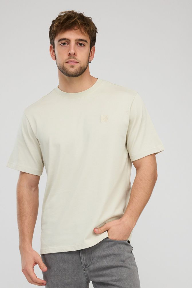 טי שירט קצרה לגברים עם צווארון עגול