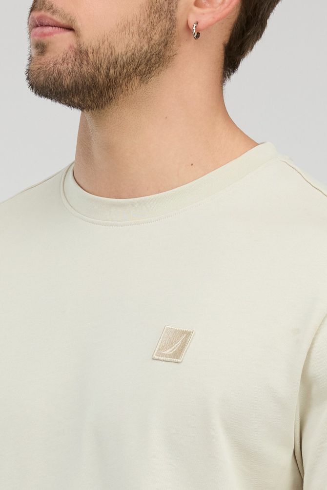 טי שירט קצרה לגברים עם צווארון עגול