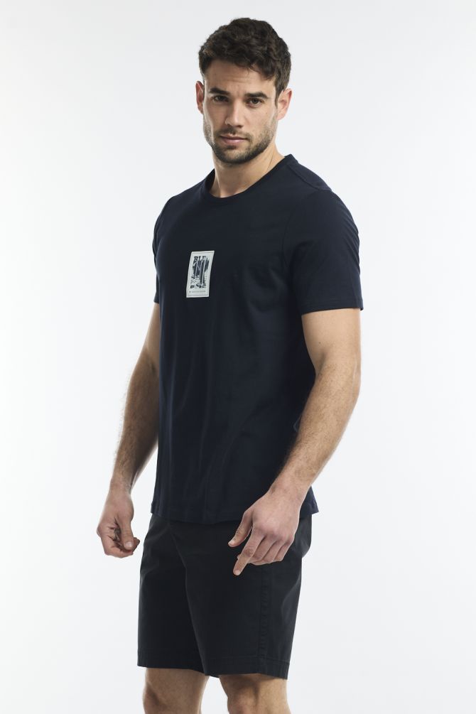 טי שירט צווארון עגול עם ריבוע שיט