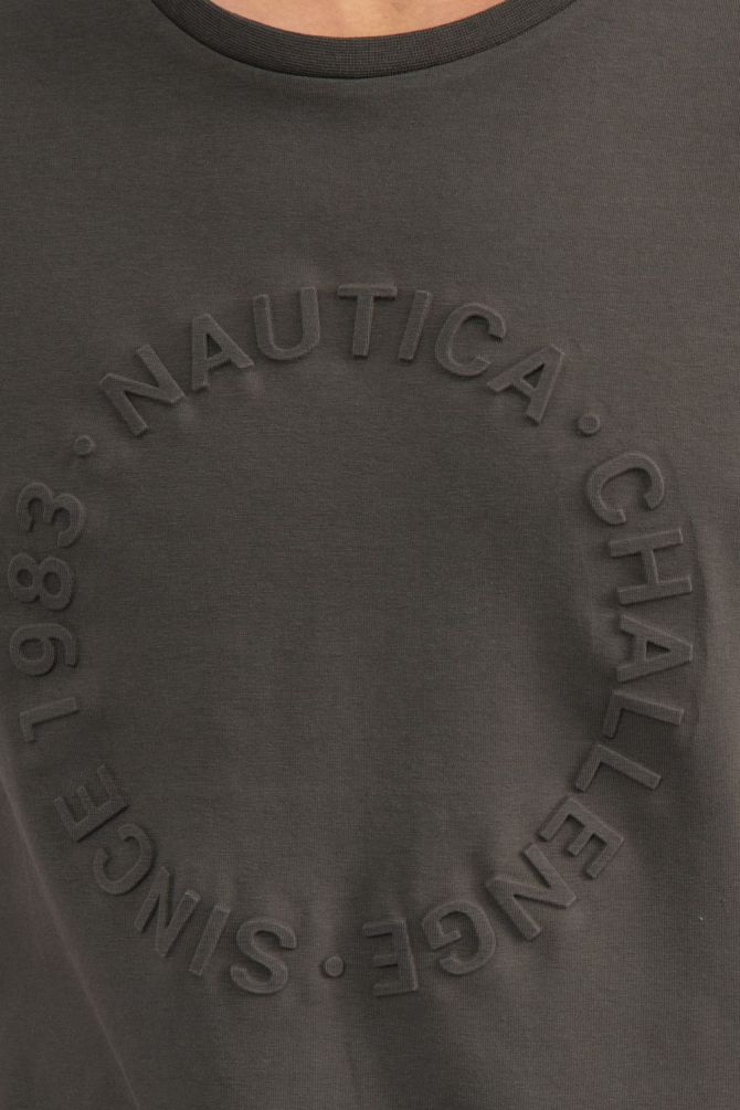 טי שירט בשילוב תבליט טקסט nautica challenge
