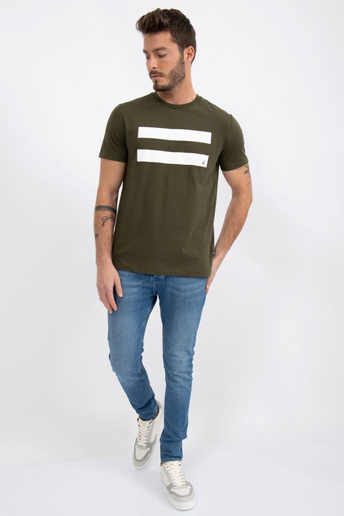 טי שירט הדפס פסים בשילוב לוגו