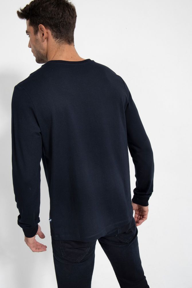 טי שירט בהדפס לוגו בשילוב גלים