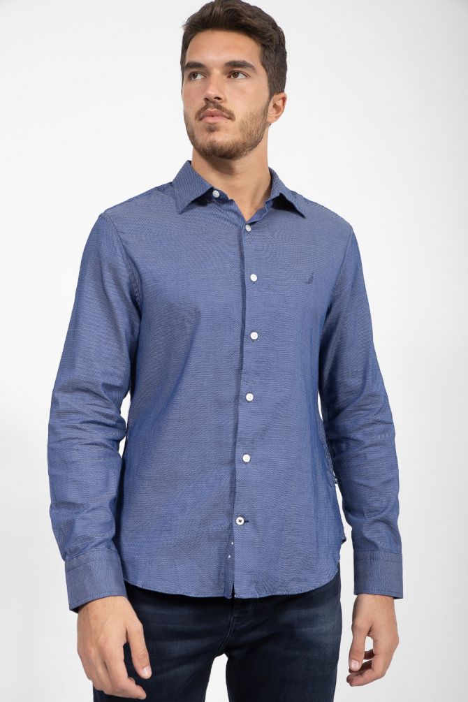 חולצה מכופתרת SLIM FIT בהדפס מעויינים קטנים