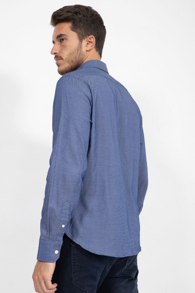 חולצה מכופתרת SLIM FIT בהדפס מעויינים קטנים