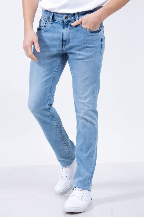 מכנסי ג’ינס בגזרת SLIM FIT סטרץ’ בשטיפה בהירה