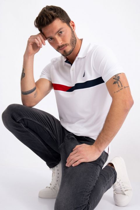 חולצת פולו מנדפת זיעה עם פס בחזית