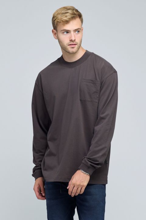 טי שירט ארוכה לגברים עם צווארון עם כיס קדמי