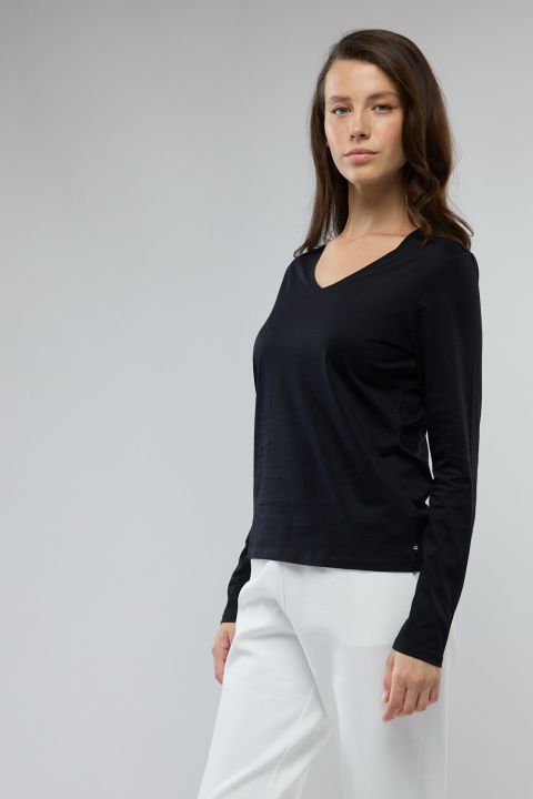 טי שירט בייסיק עם צווארון V לנשים