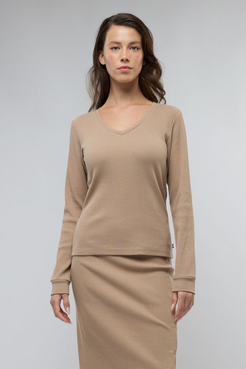 חולצת ”טופ” צווארון V לנשים