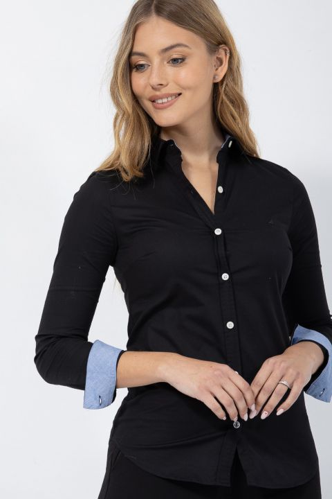 חולצה מכופתרת מבד סטרץ’