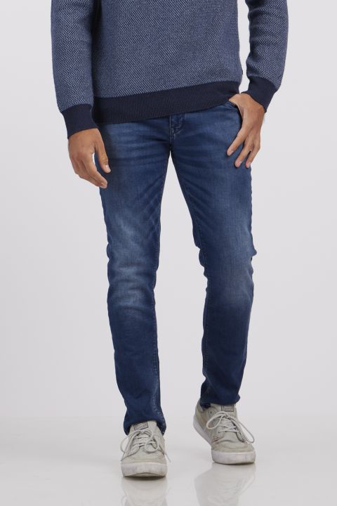 ג’ינס בגזרת SLIM