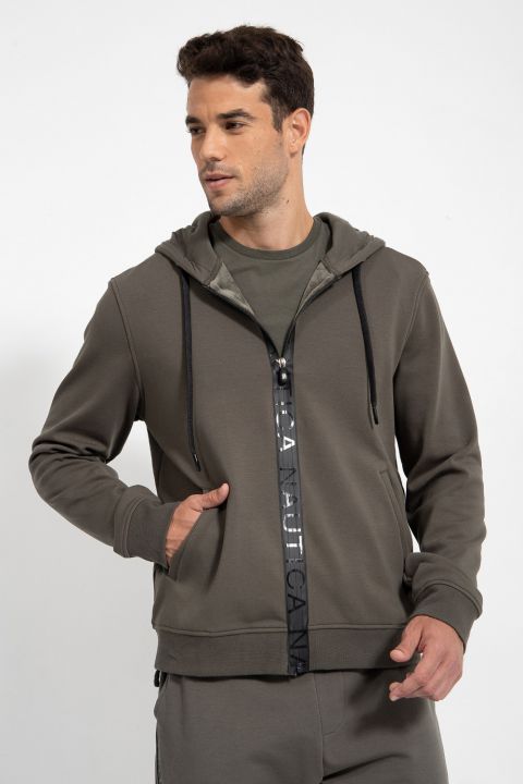 סווטשירט רוכסן עם סטריפ לוגו במרכזו